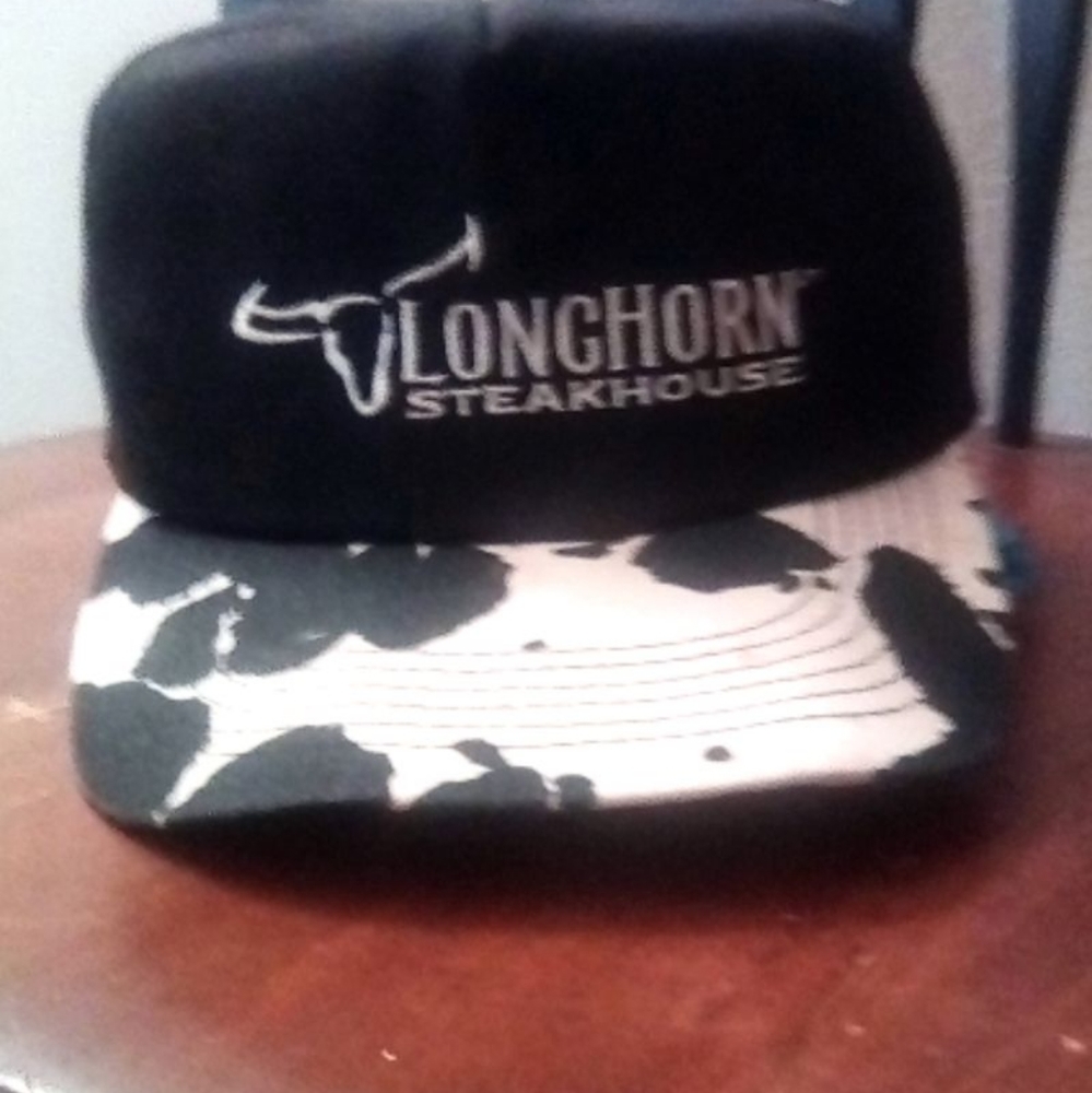 Snapback hat adjustable black and white adjustable